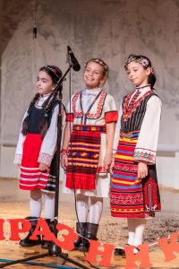 Литературно-музикален спектакъл ученици от СУ “Никола Й. Вапцаров”